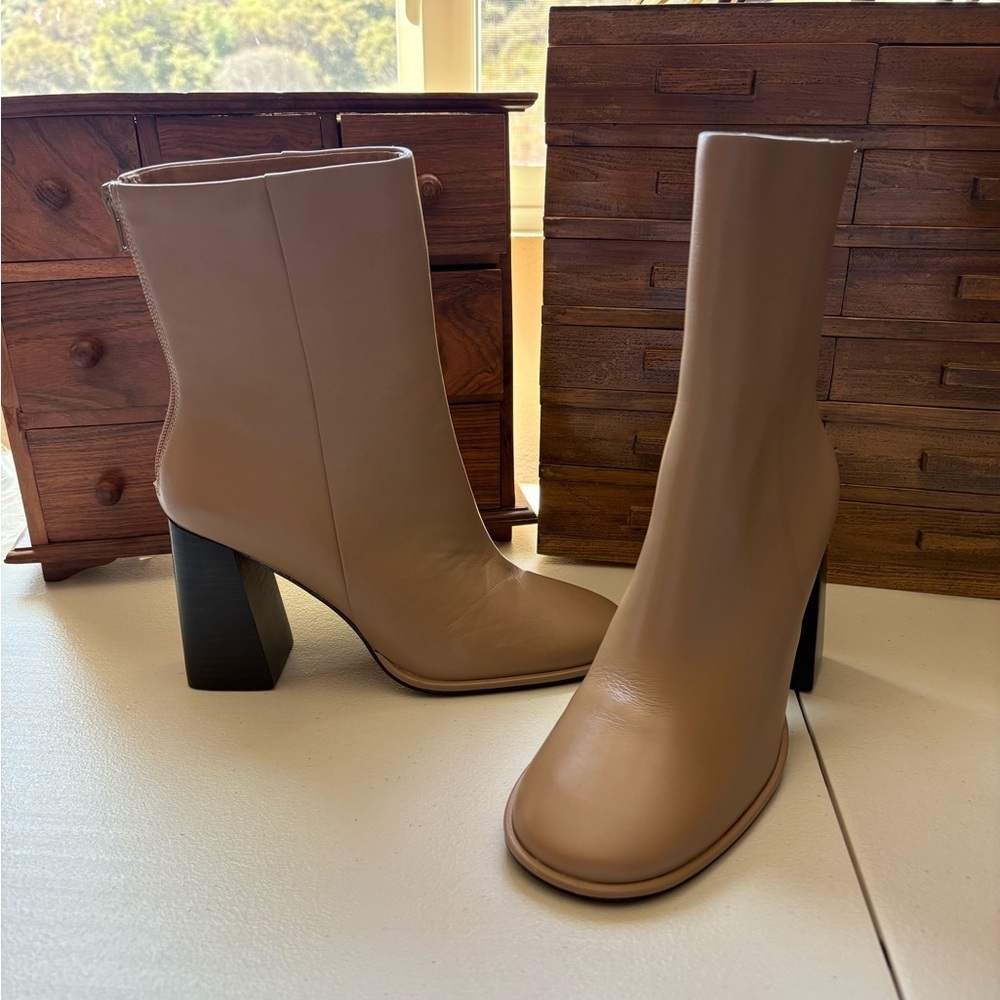 RAYE Larou Boot in Beige nude brown new without box size 8 (7.5)